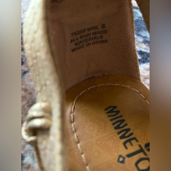 New With Out Tag Flip Flop, Minnetonka - Picture 2 of 4